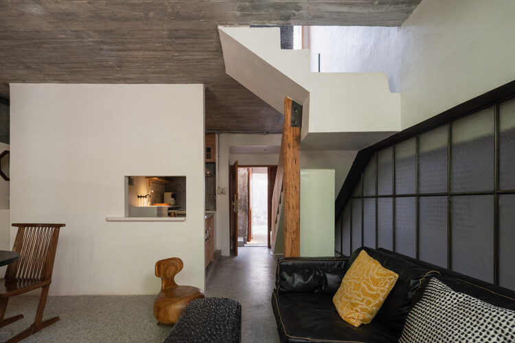 “学背之家”，城中村的故土原乡 / 仓北文旅 · 共和营造建筑工作室 - 室内图, 木头, 灯, 梁, 椅子