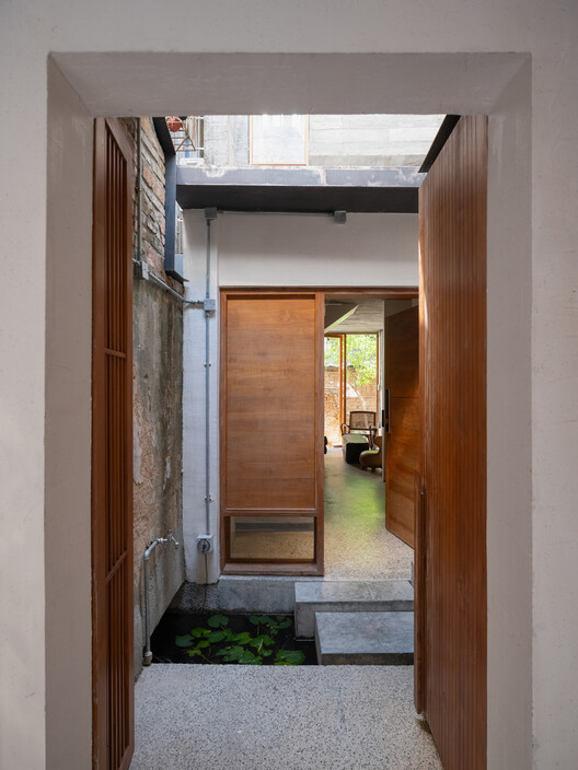 “学背之家”，城中村的故土原乡 / 仓北文旅 · 共和营造建筑工作室 - 室内图, 木头, 具体的