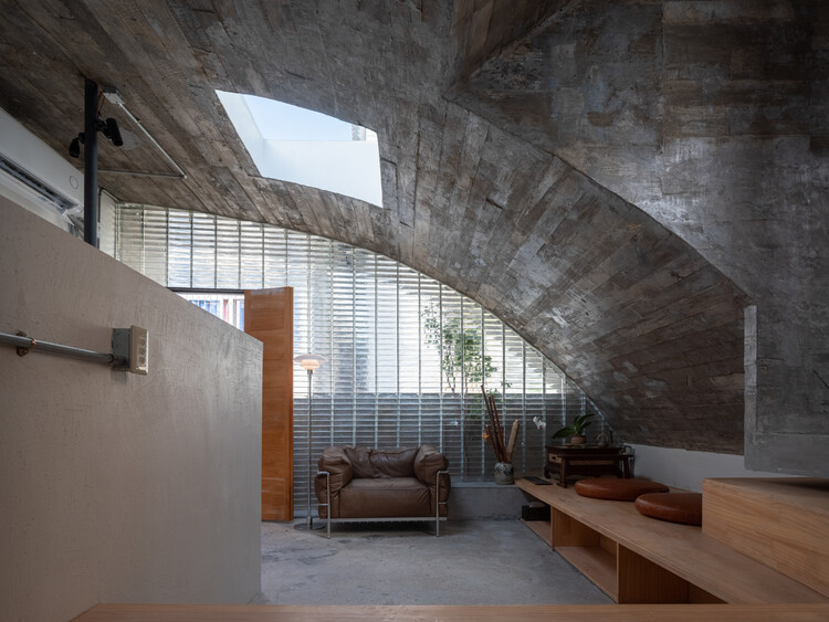 “学背之家”，城中村的故土原乡 / 仓北文旅 · 共和营造建筑工作室 - 室内图, 椅子, 梁