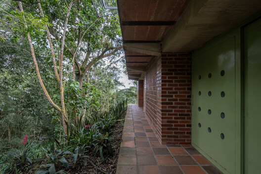 Pabellón de servicios Nola / Yemail Arquitectura Pabellón de servicios Nola / Yemail Arquitectura - Imagen 8 de 20