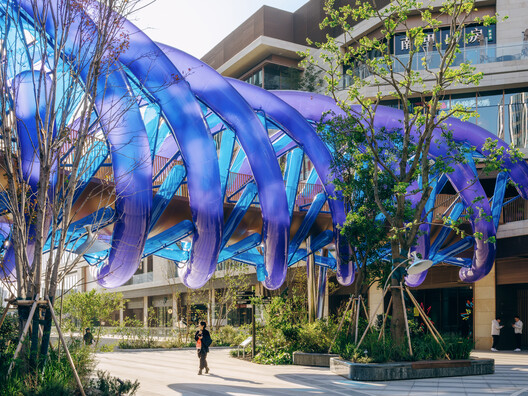 旋膜廊桥 / 众建筑