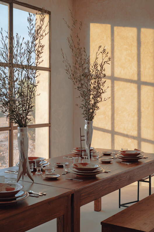 Casa DDAR / Othmane Bengebara Studio - Fotografía interior, Mesas, Madera, Sillas