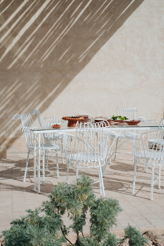 Casa DDAR / Othmane Bengebara Studio Casa DDAR / Othmane Bengebara Studio - Fotografía interior, Sillas