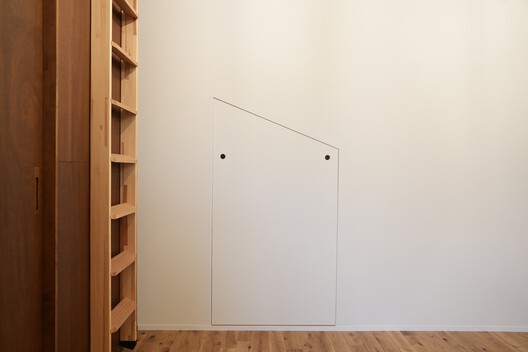 A Life Where Spaces Connect / Architrip Inc. A Life Where Spaces Connect / Architrip Inc. - Interior Photography, Closet, Wood