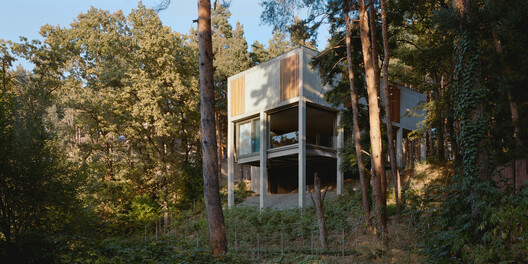 Detached House in Tskneti / Wunderwerk