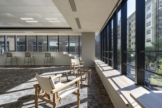 Front Place Chiyoda Ichibancho / Mitsubishi Jisho Design Inc. - Interior Photography, Glass, Chair