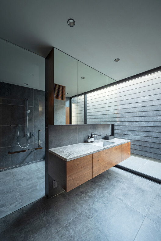 House in Tochigi / Tsuyoshi Oshiyama Architects - Interior Photography, Bathroom, Sink, Glass