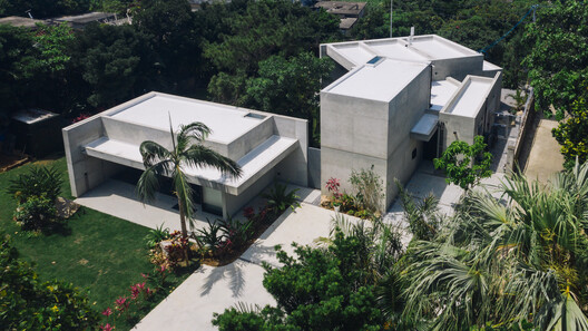 INHERIT - House that Carries Forward Memory / CLAIR archi lab Co., Ltd. - Exterior Photography, Concrete, Courtyard