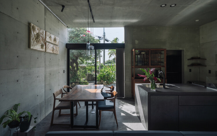 INHERIT - Casa que Carrega a Memória / CLAIR archi lab Co., Ltd. - Fotografia de Interiores, Sala de Jantar, Cadeira