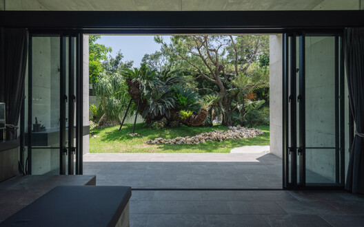 INHERIT - House that Carries Forward Memory / CLAIR archi lab Co., Ltd. - Exterior Photography, Door, Concrete, Column, Courtyard