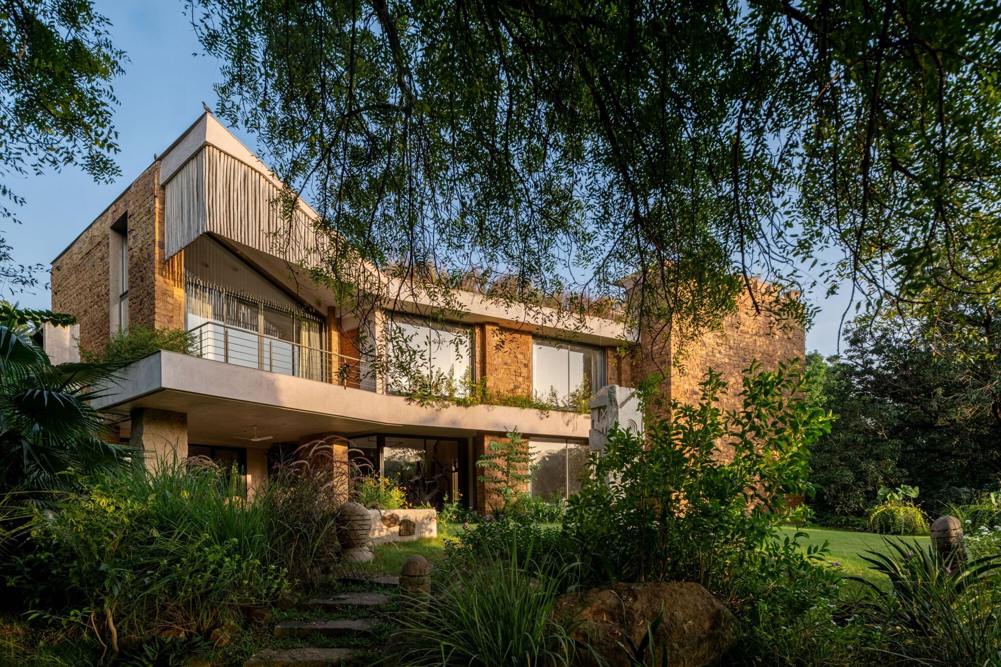 Shilamay House / SferaBlu Architects + Naman Shah Architects