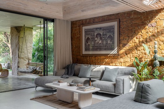 Casa Shilamay / SferaBlu Architects + Naman Shah Architects - Fotografia de Interiores, Sala de Estar, Sofá, Cadeira