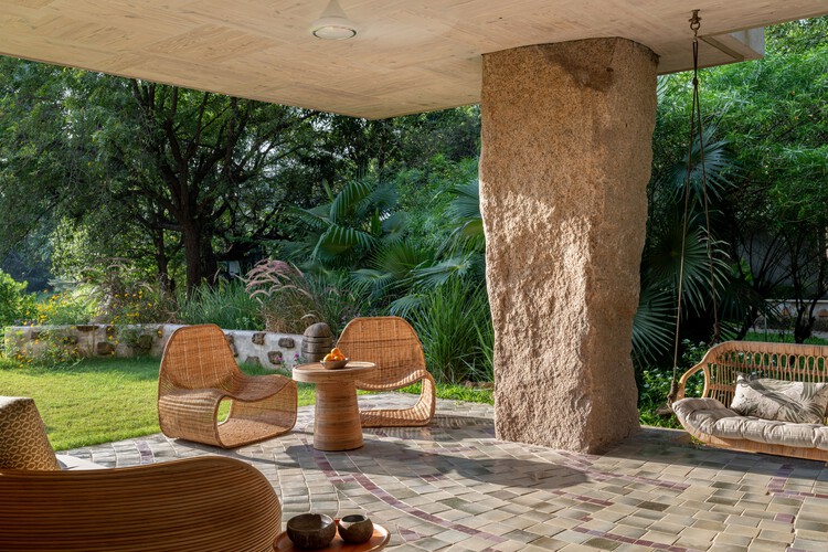 Casa Shilamay / SferaBlu Architects + Naman Shah Architects - Fotografia de Interiores, Jardim