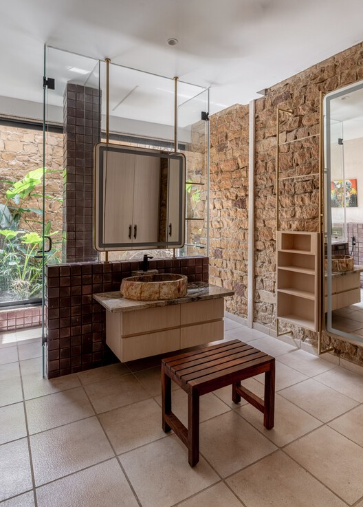 Casa Shilamay / SferaBlu Architects + Naman Shah Architects - Imagem 18 de 28