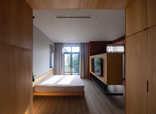  B.RED House / TOOB STUDIO - Interior Photography, Bedroom, Wood, Bed