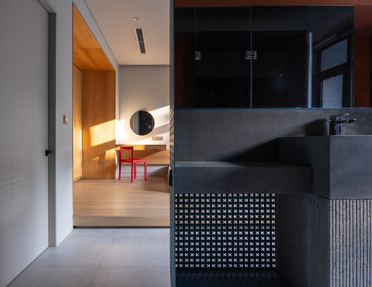  Casa B.RED / TOOB STUDIO - Fotografia de Interiores, Madeira, Iluminação, Porta