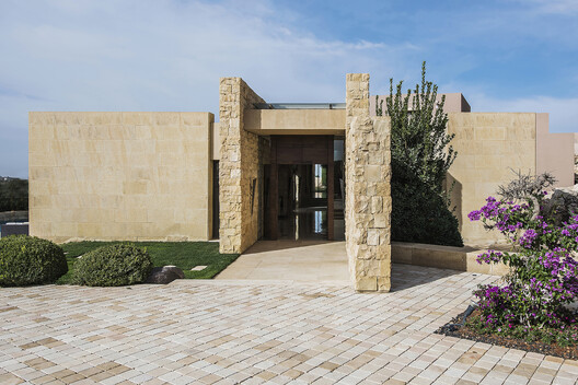 A House by an Architect, for Her Family / maisam architects - Exterior Photography, Garden, Concrete, Courtyard