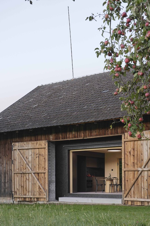 The Box in the Barn / Facha architekti - Exterior Photography, Wood