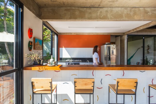 Casa Oro Viejo / Mutabile Arquitetura Casa Oro Viejo / Mutabile Arquitetura - Fotografía interior, Cocina, Madera, Mesas, Sillas, Encimera