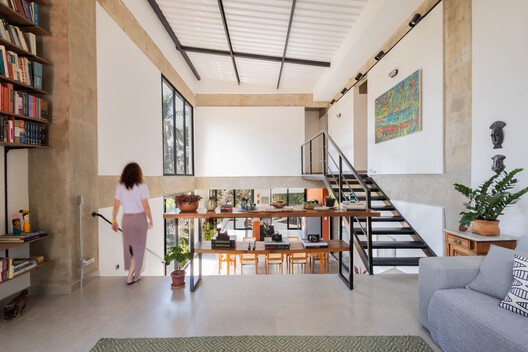 Casa Oro Viejo / Mutabile Arquitetura Casa Oro Viejo / Mutabile Arquitetura - Fotografía interior, Escaleras, Madera, Iluminación, Mesas, Estanterías, Sillas