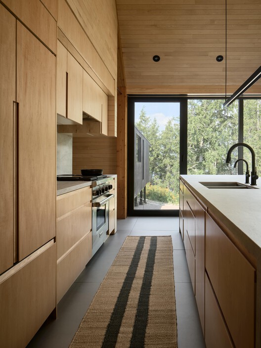 Armstrong Cottage / Peter Braithwaite Studio - Interior Photography, Kitchen, Countertop, Wood, Chair