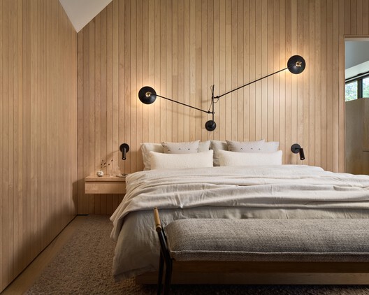 Armstrong Cottage / Peter Braithwaite Studio - Interior Photography, Bedroom, Wood, Lighting, Bed
