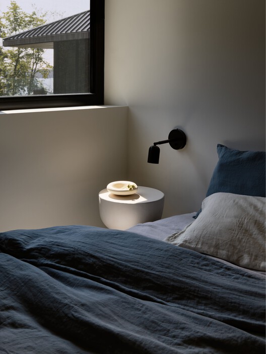 Armstrong Cottage / Peter Braithwaite Studio - Interior Photography, Bedroom, Lighting, Bed