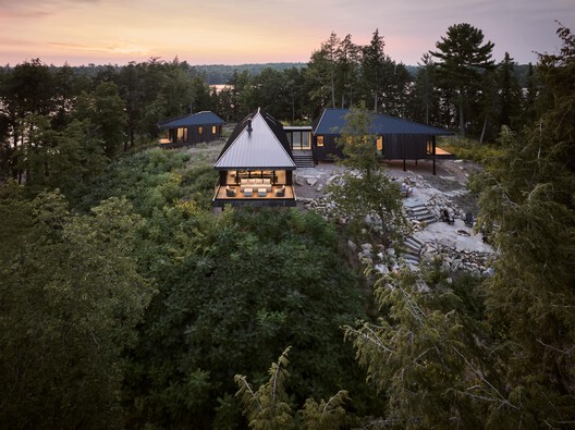 Armstrong Cottage / Peter Braithwaite Studio - Exterior Photography, Forest