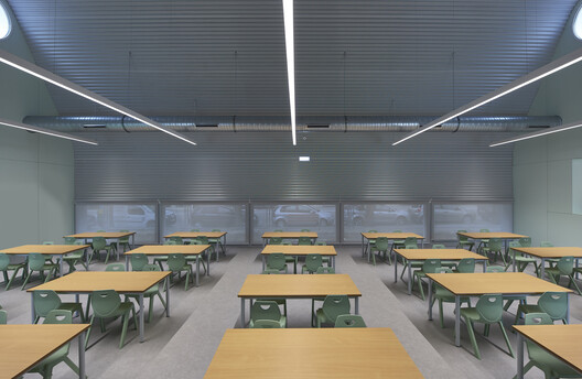 Comedor Infantil en Oviedo / Rogelio Ruiz + Macario G. Astorga Comedor Infantil en Oviedo / Rogelio Ruiz + Macario G. Astorga - Fotografía interior, Comedor, Sillas