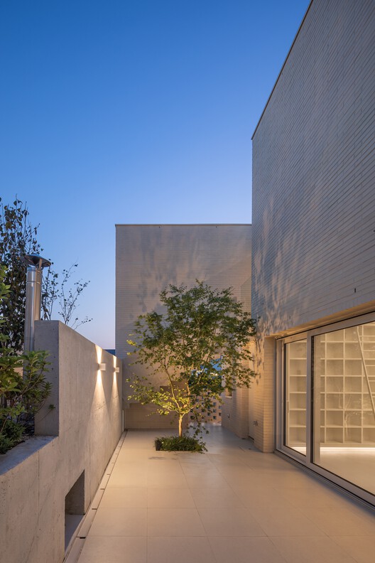 Light Gallery House / PLAN Architects office - Exterior Photography, Concrete, Courtyard