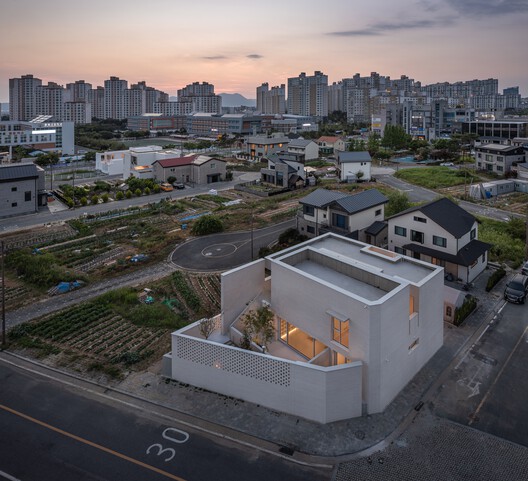Light Gallery House / PLAN Architects office - Exterior Photography, Concrete