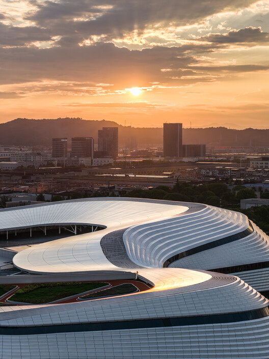 新昌小球中心 / line+ studio - 建筑图