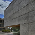 Edificio de Prácticas Musicales de la Universidad de Los Andes / Carolina Jaimes + Juan Esteban López + Alejandro Puentes - fotografía exterior, concreto