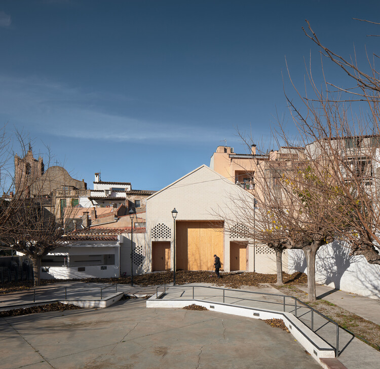 Círculo del Centro Cultural Karongi/Anna Meadows Joan Valls - Foto 2