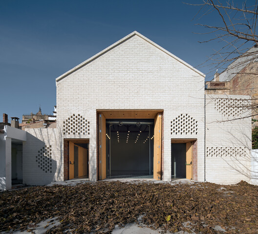 Cercle Calongí Cultural Center / Anna Prats Joan Valls Cercle Calongí Cultural Center / Anna Prats Joan Valls - Exterior Photography, Door, Concrete