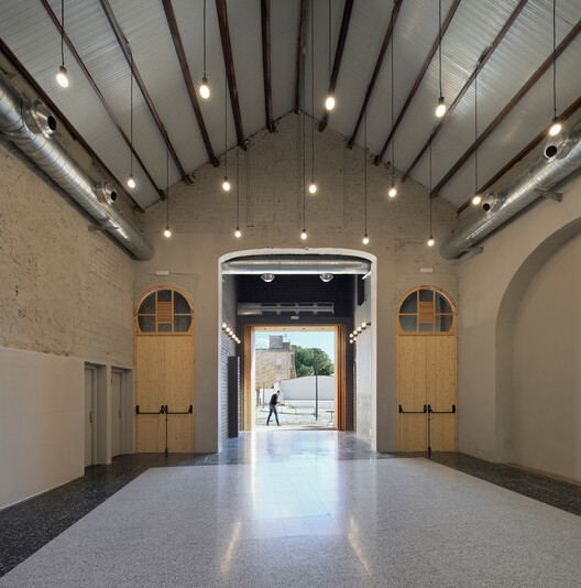 Cercle Calongí Cultural Center / Anna Prats Joan Valls Cercle Calongí Cultural Center / Anna Prats Joan Valls - Interior Photography, Lighting, Door, Concrete