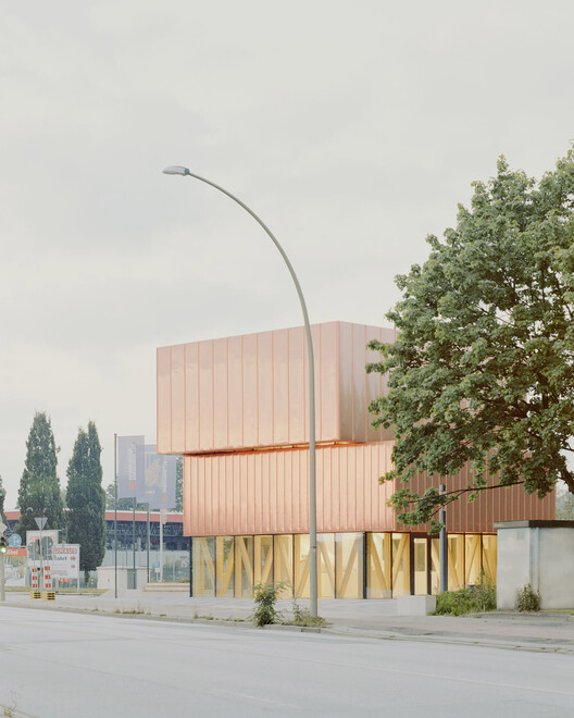 Pabellón de Recepción / Busch & Takasaki Architekten + gmp Architects - Imagen 2 de 11