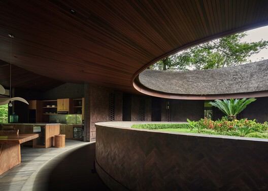 Casa Omah Prana Payangan / Alexis Dornier Casa Omah Prana Payangan / Alexis Dornier - Imagen 4 de 24