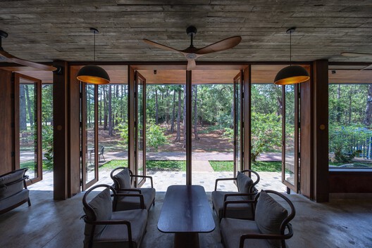 Complexo de Serviços MA.DE Bistro / AN NAM Architecture - Fotografia de Interiores, Sala de Estar, Madeira, Viga