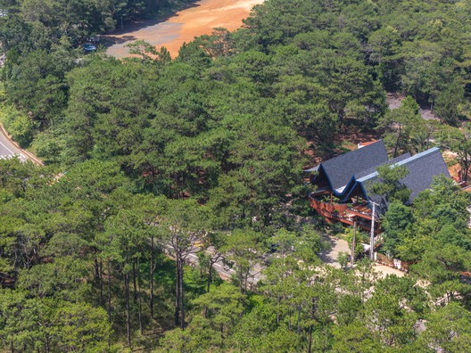 Complexo de Serviços MA.DE Bistro / AN NAM Architecture - Fotografia de Exterior, Floresta, Vista Aérea