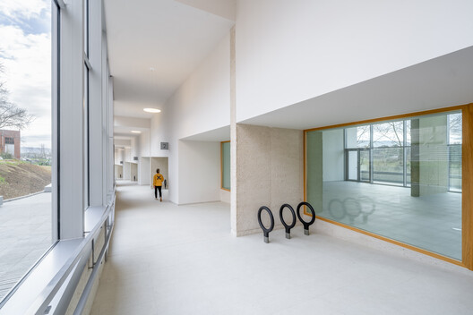 Vivienda Pública UNIT-E / GVG Estudio + MOEST Vivienda Pública UNIT-E / GVG Estudio + MOEST - Fotografía interior, Vidrio