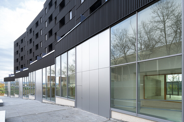 Vivienda pública UNIT-E / GVG Estudio + MOEST - fotografía exterior, vidrio