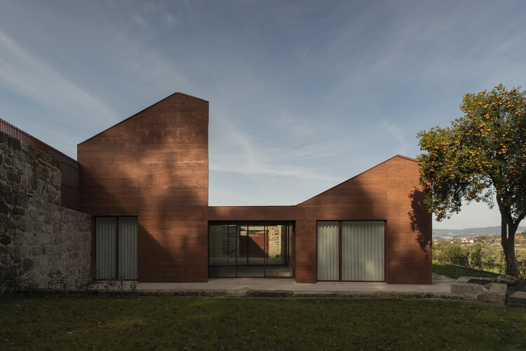La Casa Carmín / NPS Arquitectos - fotografía exterior, ladrillo