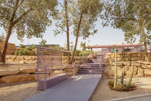 Complejo Multiuso Attache / BRICKLAB - Imagen 10 de 45