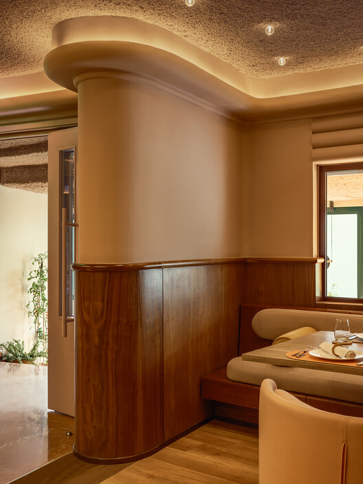 Complejo Multiuso Attache / BRICKLAB - Fotografía interior, Madera, Iluminación