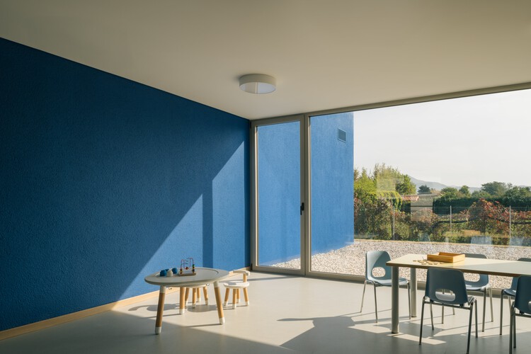 Jardín Infantil Noventa Vicentina Azul / MD41 - foto interior