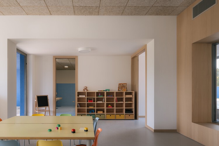 Azul Infantil Garden de Noventa Vicentina / MD41 - Fotografía de interiores, madera