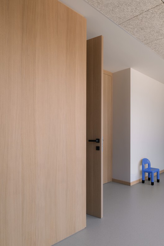 Jardín Infantil Azul de Noventa Vicentina / MD41 - Fotografía interior, Madera, Puerta