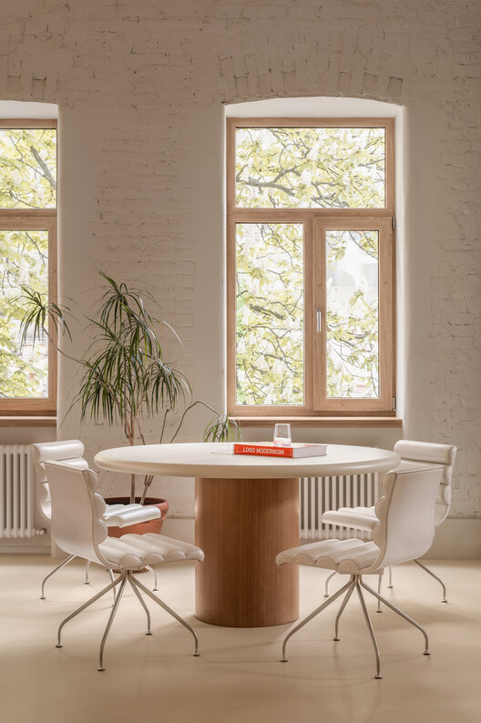 Banda Agency Office / ater.architects Banda Agency Office / ater.architects - Interior Photography, Dining room, Wood, Table, Chair