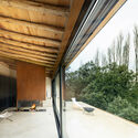 Refugio experimental en la Sierra del Segura / SANTZO Arquitectos - fotografía de interiores, madera, fijación de vigas
